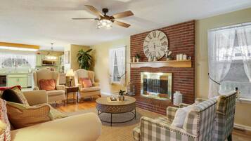 House (6 Bedrooms) | Interior