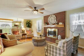 House (6 Bedrooms) | Interior