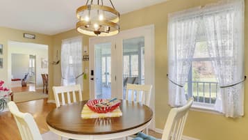 House (6 Bedrooms) | Interior