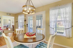 House (6 Bedrooms) | Interior