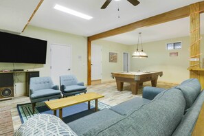 House (6 Bedrooms) | Interior