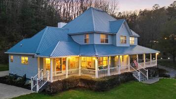 House (6 Bedrooms) | Front of property