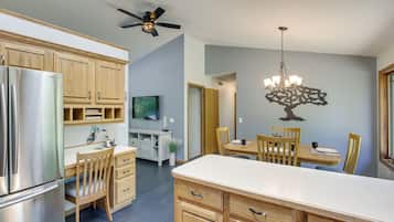 House (2 Bedrooms) | Interior