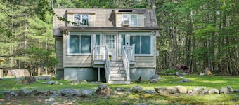 Huguenot Retreat w/ Screened Porch & Lake Access!