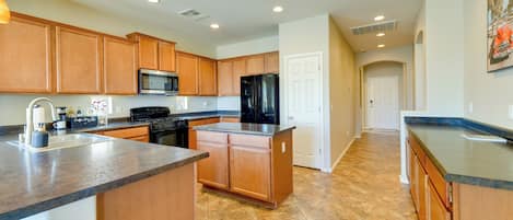 House (3 Bedrooms) | Interior