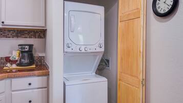 Apartment (0 Bedroom) | Bahagian dalam