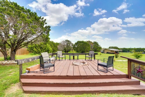 Inviting Granbury Home w/ Fire Pit: 3 Mi to Lake!