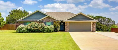 House (4 Bedrooms) | Front of property