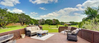 Inviting Granbury Home w/ Fire Pit: 3 Mi to Lake!