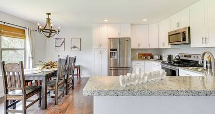 Inviting Granbury Home w/ Fire Pit: 3 Mi to Lake!