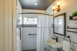House (2 Bedrooms) | Interior - Sturgeon Bay Home ~ 6 Mi to Potawatomi State Park (Sturgeon Bay)