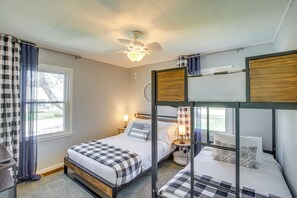 House (2 Bedrooms) | Interior - Sturgeon Bay Home ~ 6 Mi to Potawatomi State Park (Sturgeon Bay)