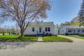 House (2 Bedrooms) | Interior - Sturgeon Bay Home ~ 6 Mi to Potawatomi State Park (Sturgeon Bay)