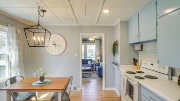 House (2 Bedrooms) | Interior