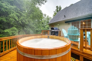 Outdoor spa tub - Arden Home w/ Private Hot Tub ~ 17 Mi to Asheville (Arden)