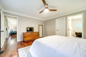 3 bedrooms, iron/ironing board, bed sheets