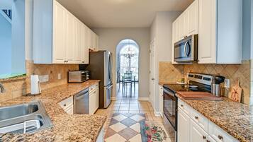 House (3 Bedrooms) | Private kitchen | Microwave, oven, stovetop, dishwasher