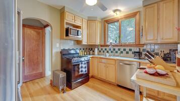 House (3 Bedrooms) | Interior