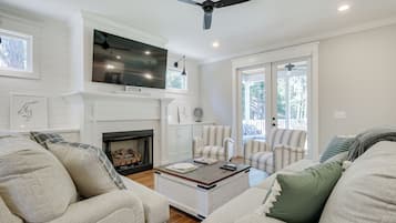 House (4 Bedrooms) | Front of property