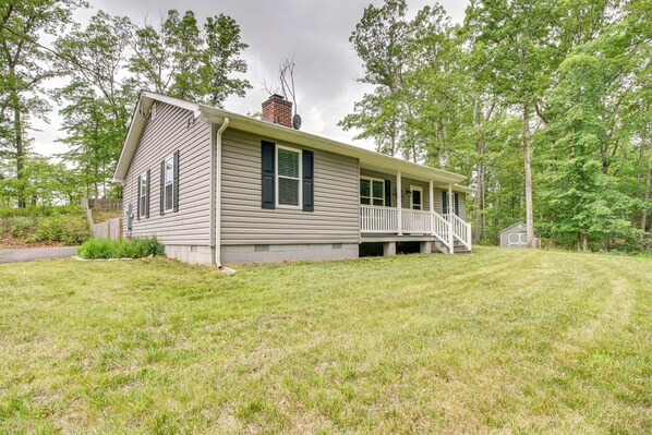 A single-story house with a front porch and a small attached garage. - Cozy Home in Star Tannery w/ Private Backyard! (Strasburg)