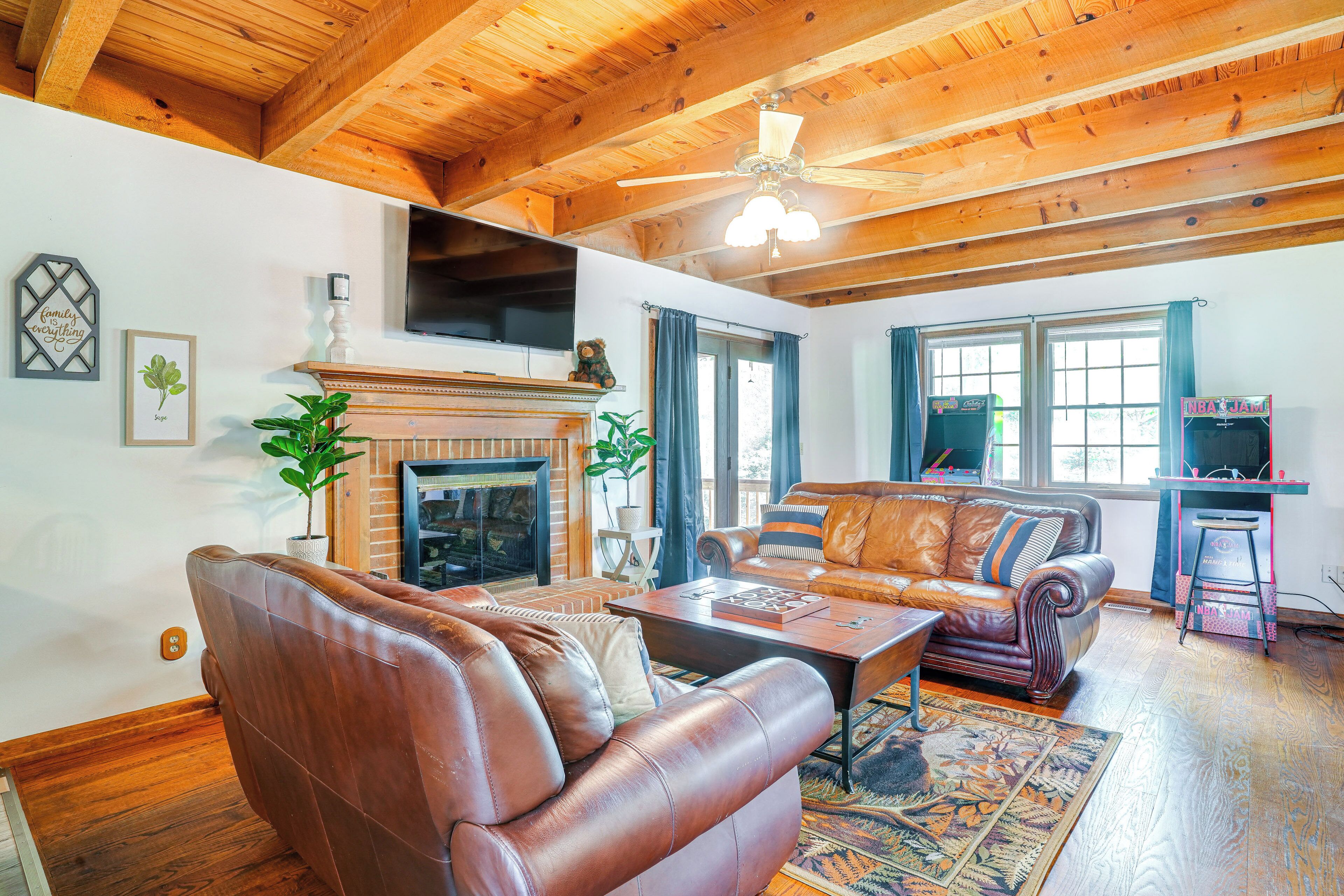 House (4 Bedrooms) | Interior