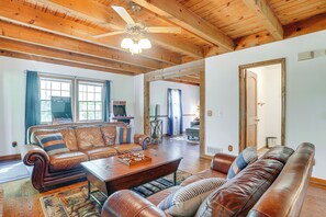 House (4 Bedrooms) | Interior