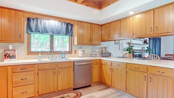 House (4 Bedrooms) | Interior