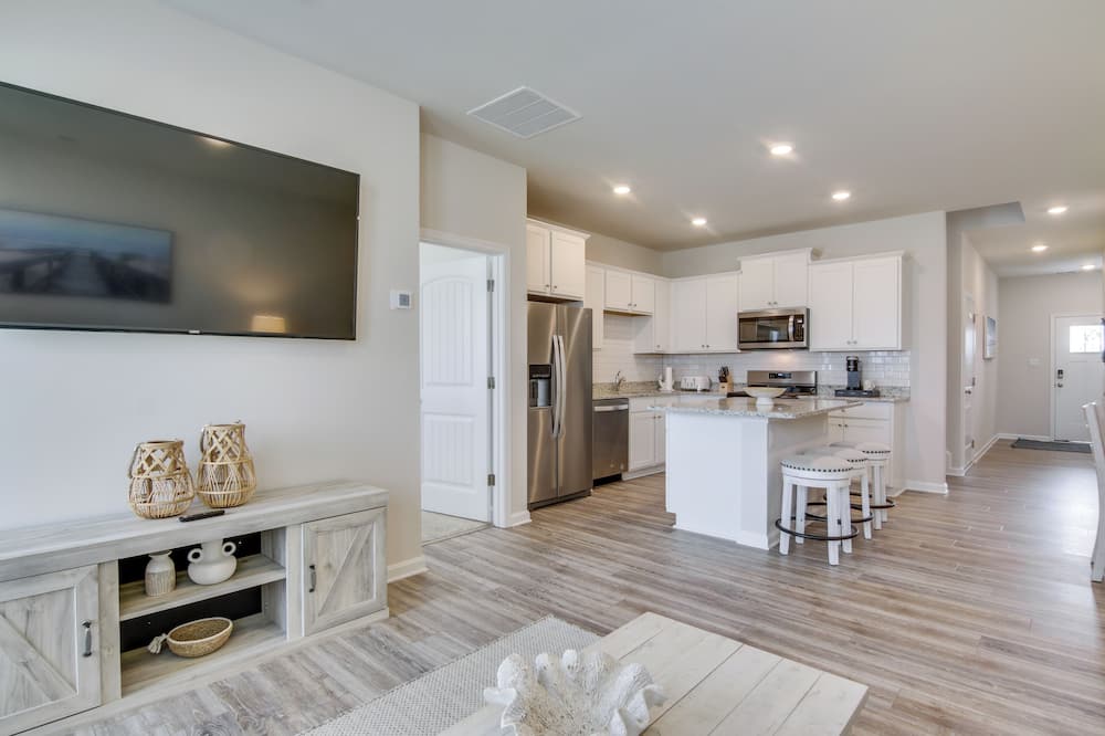 Shuttle to Beach: Millville By the Sea Retreat - Montego Bay, MD
