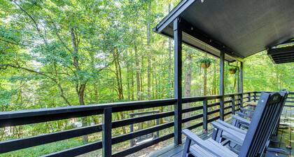 Modern Waynesville Cabin ~ 9 Mi to Lake Junaluska!