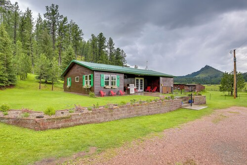 Hill City Haven ~ 23 Mi to Rapid City!
