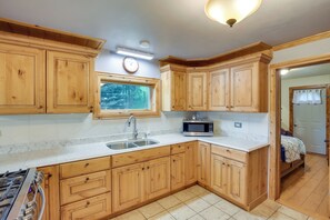 House (3 Bedrooms) | Interior