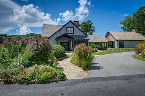 Exterior - Modern-rustic Glenville Cabin: Golf, Hike + Unwind (Glenville)