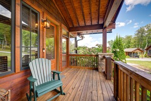 Terrace/patio - Modern-rustic Glenville Cabin: Golf, Hike + Unwind (Glenville)