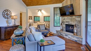 Living area - Modern-rustic Glenville Cabin: Golf, Hike + Unwind (Glenville)