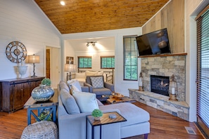 TV, fireplace - Modern-rustic Glenville Cabin: Golf, Hike + Unwind (Glenville)