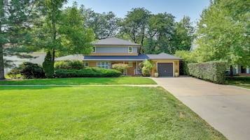 House (5 Bedrooms) | Interior