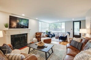 House (6 Bedrooms) | Interior