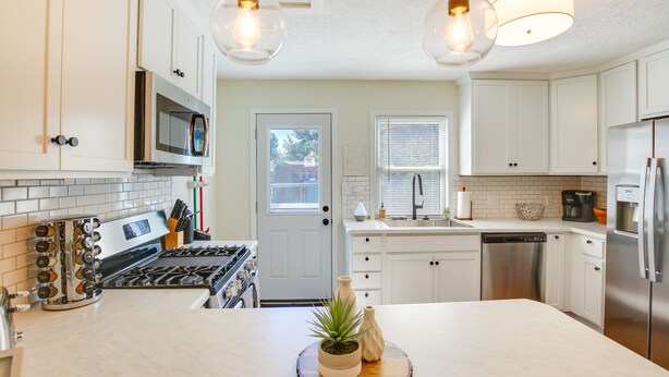 House (3 Bedrooms) | Private kitchen | Microwave, oven, stovetop, dishwasher - Modern Rapid City Home ~ 3 Mi to Dinosaur Park! (Rapid City)