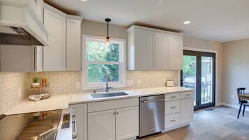 House (3 Bedrooms) | Interior