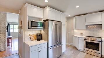 House (3 Bedrooms) | Interior