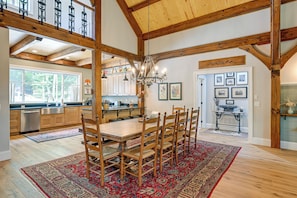 House (5 Bedrooms) | Interior