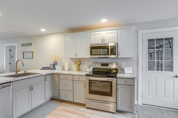 Cottage (4 Bedrooms) | Interior - Port Clinton Vacation Rental w/ Boat Dock & Grill! (Port Clinton)