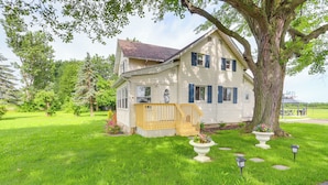 House (3 Bedrooms) | Interior - Welcoming Port Clinton Vacation Rental! (Port Clinton)