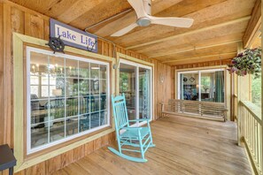 House (2 Bedrooms) | Interior - Edgemont Waterfront Cabin Rental w/ Beach Access! (Edgemont)