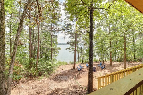 Edgemont Waterfront Cabin Rental w/ Beach Access!