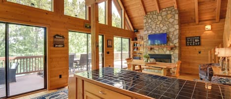 House (3 Bedrooms) | Interior