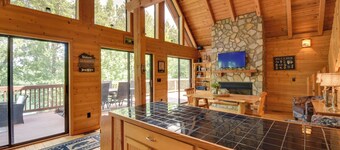 六英里湖濱度假出租屋，附船塢