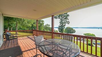 Cottage (2 Bedrooms) | Front of property