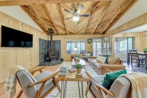 House (3 Bedrooms) | Interior