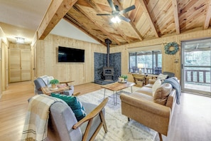 House (3 Bedrooms) | Interior